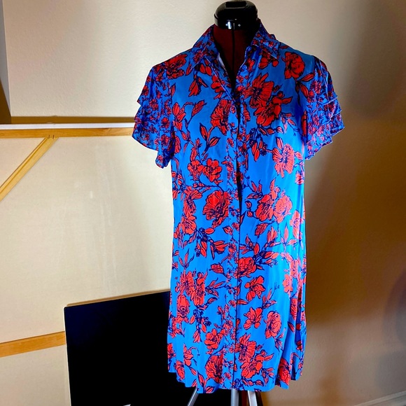 Alice + Olivia Dresses & Skirts - Alice + Olivia Floral Shirt Dress with Layered Flutter Sleeves
